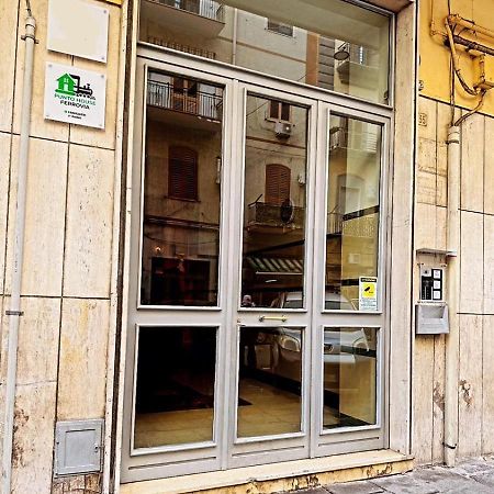 Punto House Ferrovia Hotel Napels Buitenkant foto
