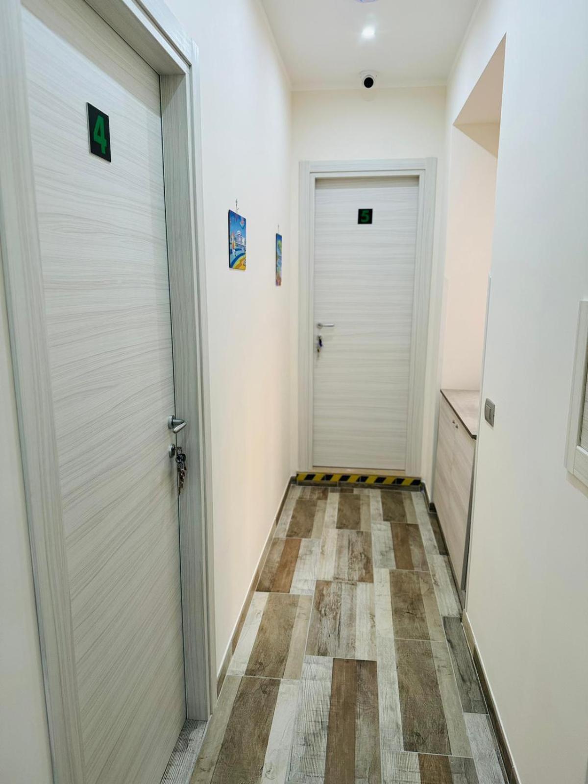 Punto House Ferrovia Hotel Napels Buitenkant foto
