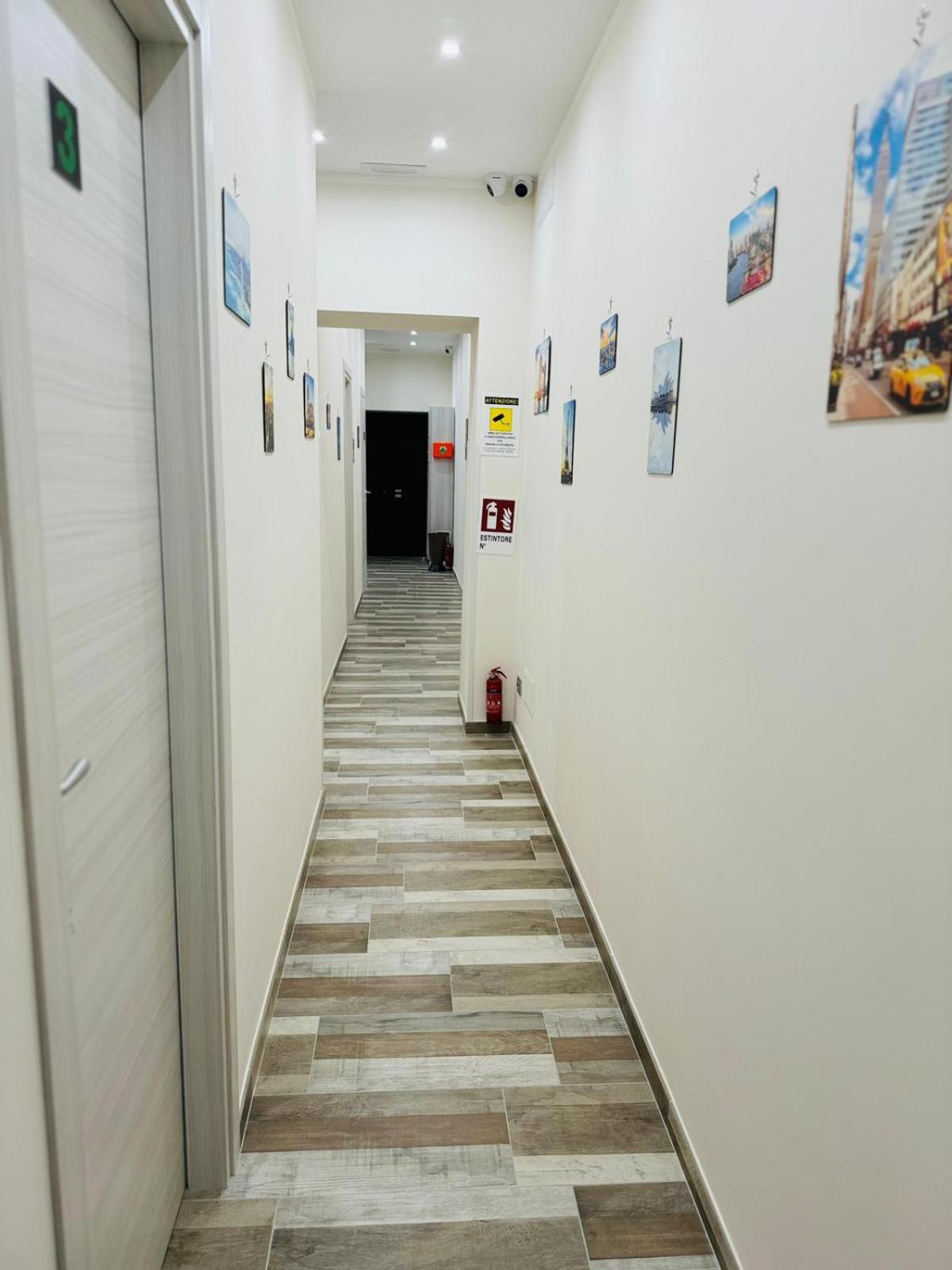 Punto House Ferrovia Hotel Napels Buitenkant foto