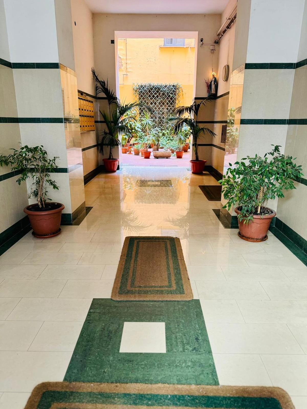 Punto House Ferrovia Hotel Napels Buitenkant foto