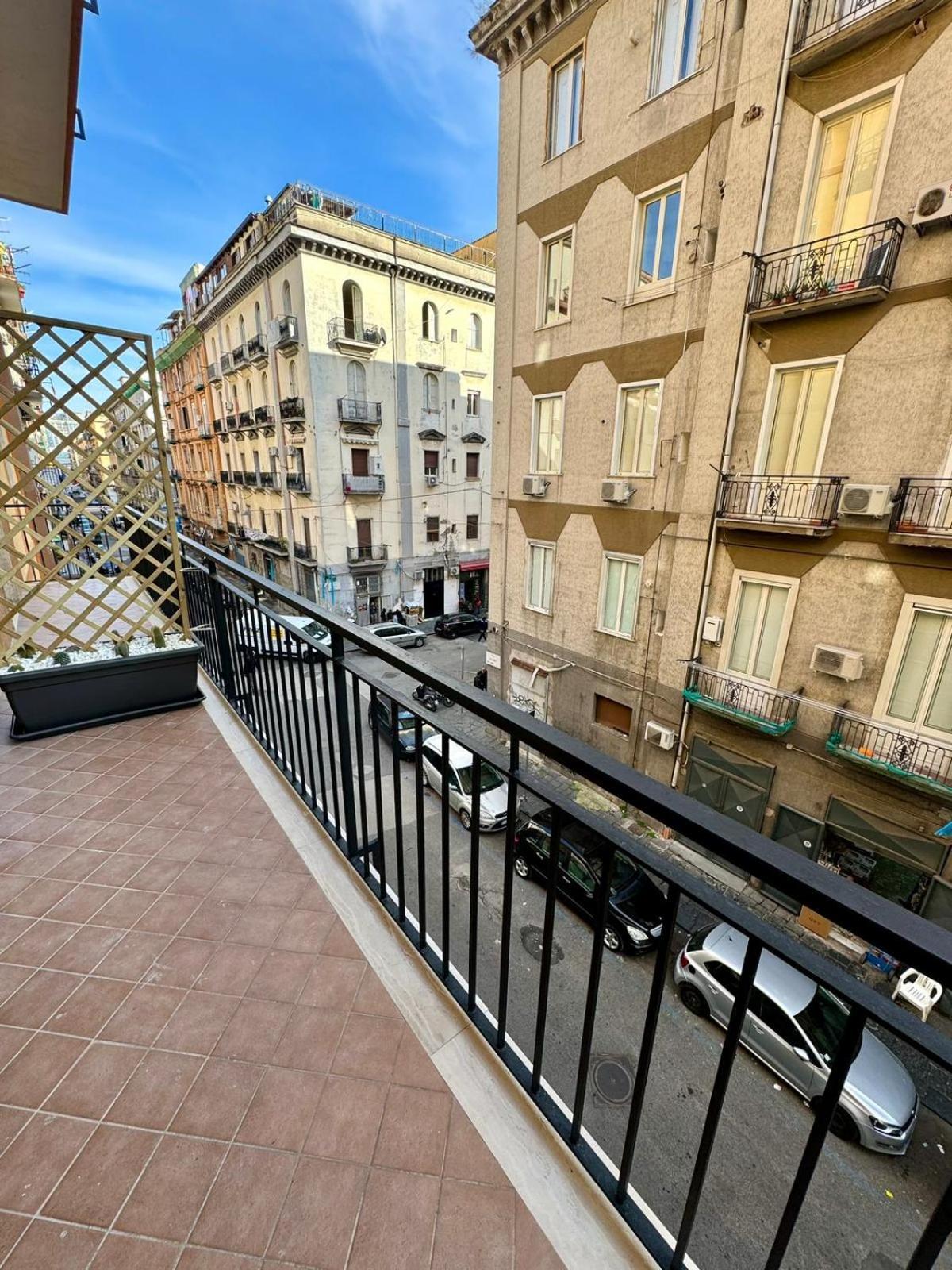 Punto House Ferrovia Hotel Napels Buitenkant foto