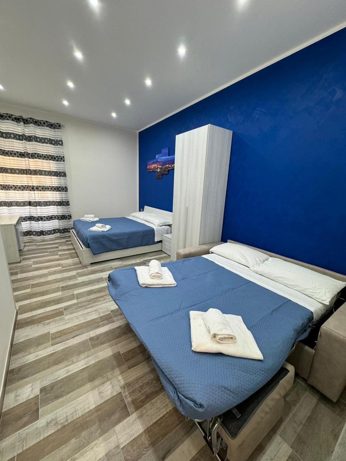 Punto House Ferrovia Hotel Napels Buitenkant foto