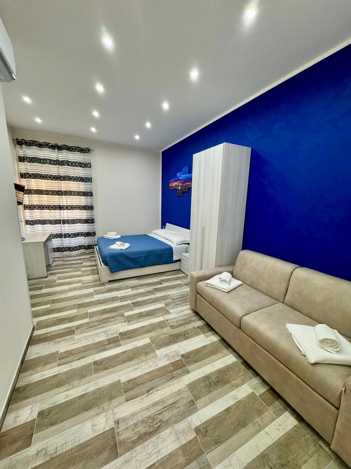 Punto House Ferrovia Hotel Napels Buitenkant foto
