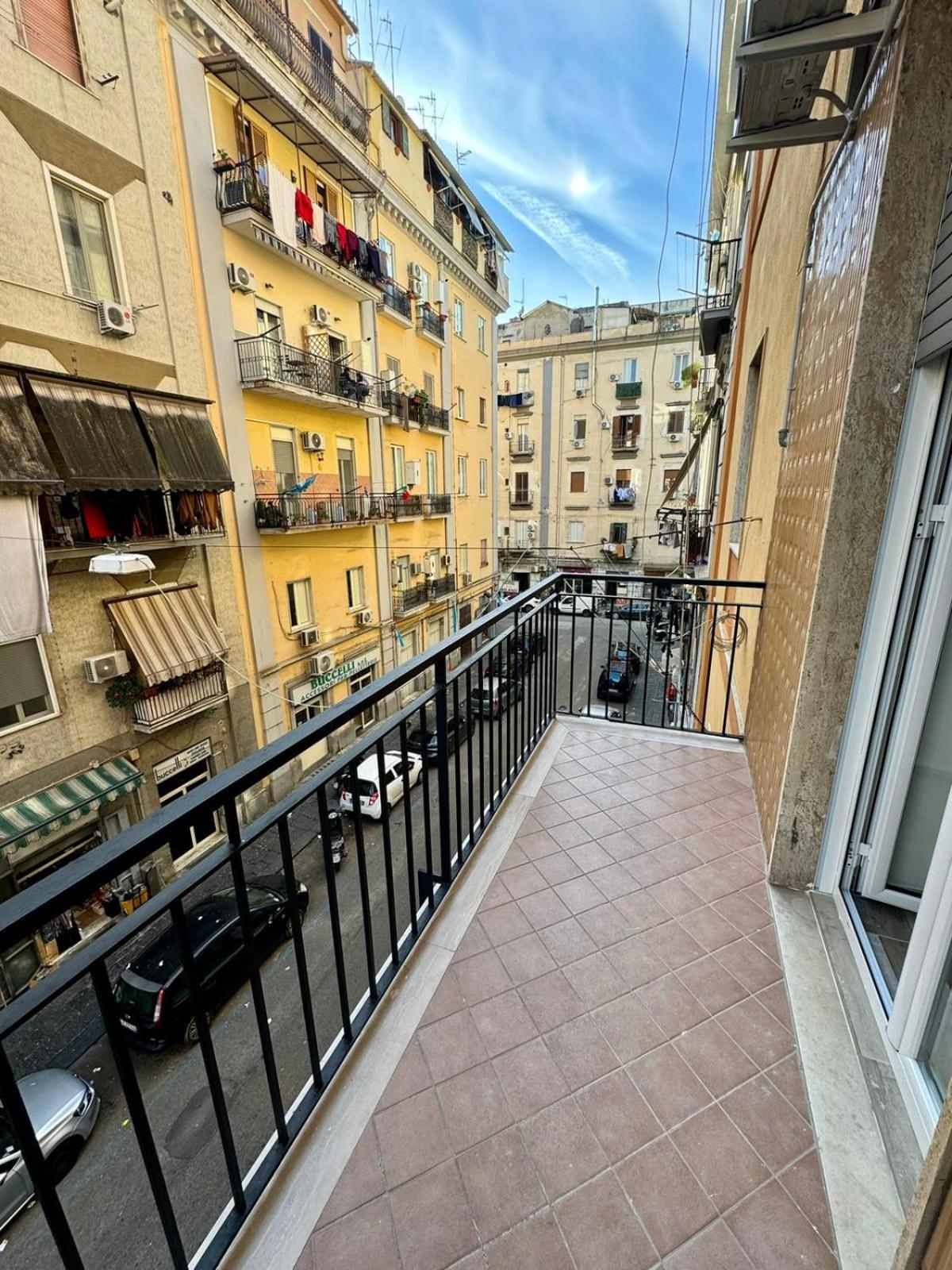 Punto House Ferrovia Hotel Napels Buitenkant foto