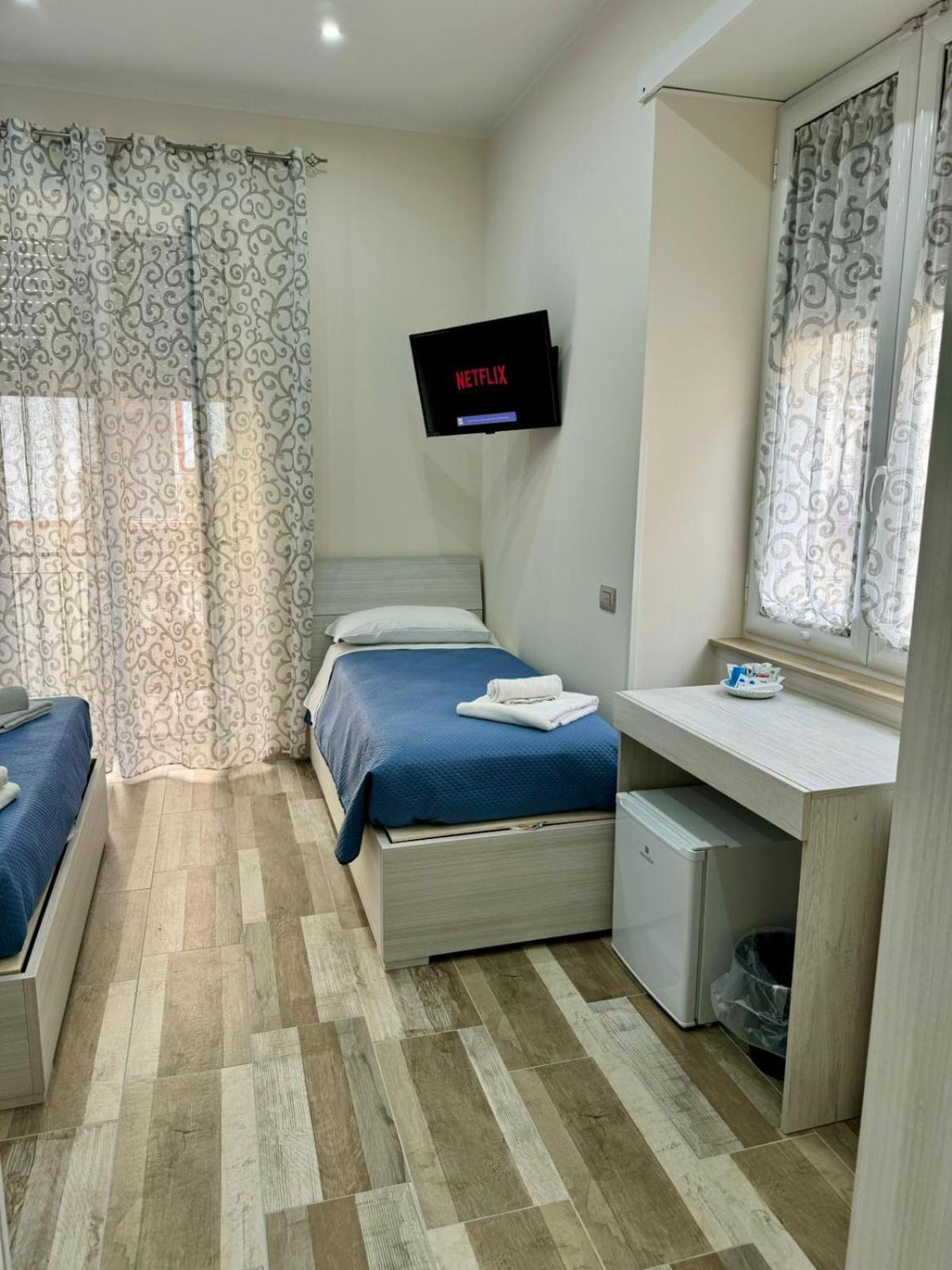 Punto House Ferrovia Hotel Napels Buitenkant foto